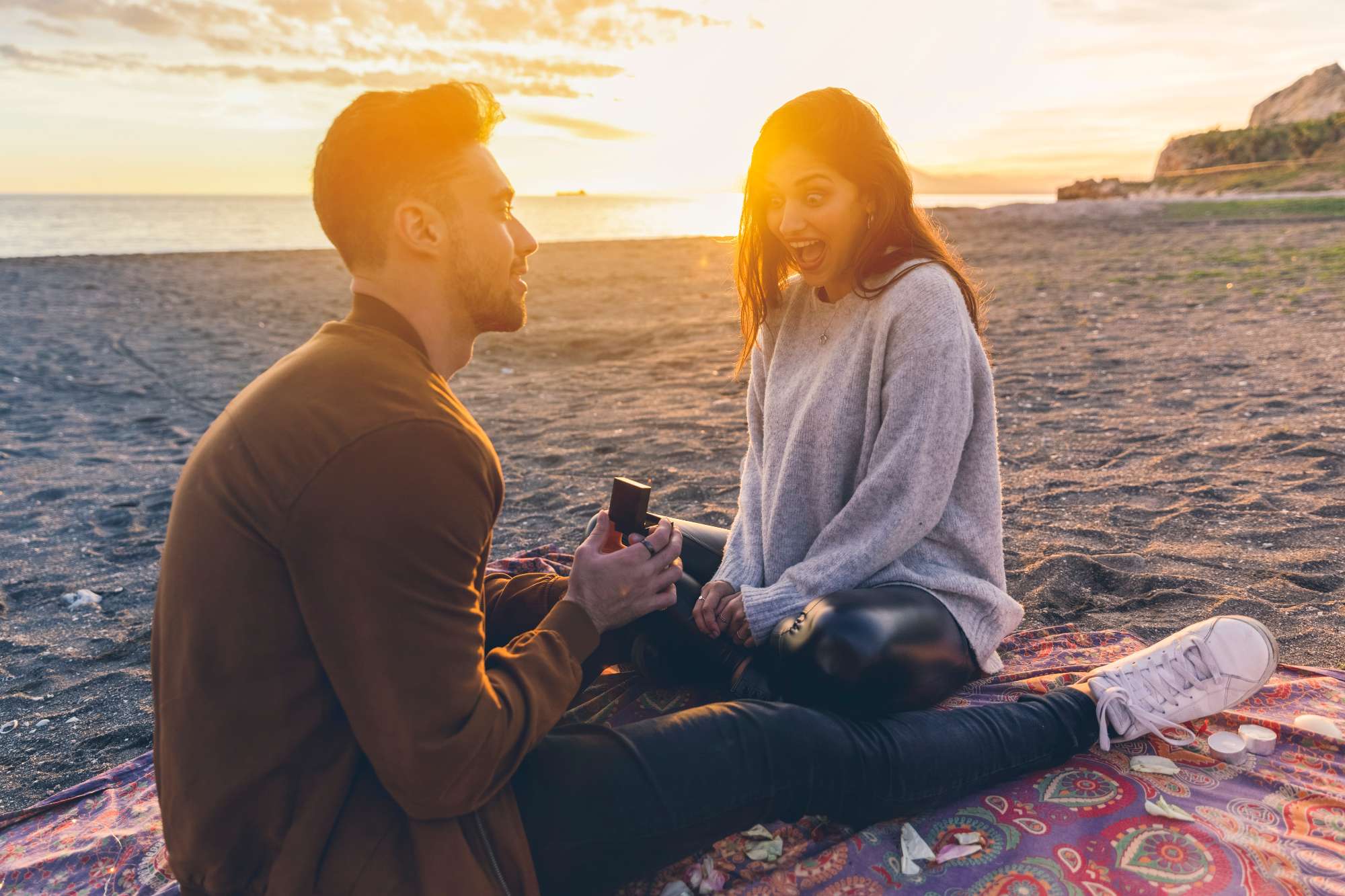 man-making-proposal-woman-sea-shore