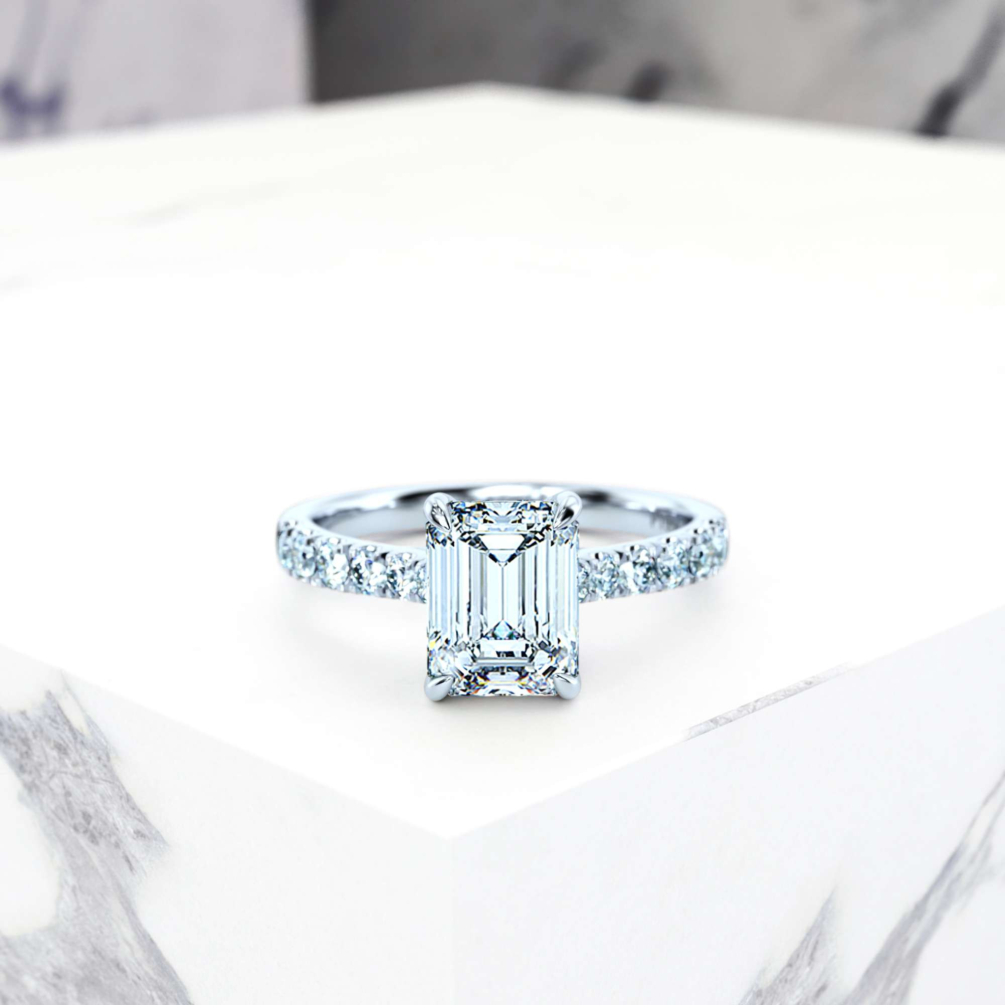 Verlobungsring Edana Emerald | GIA Certified | Natürlicher Diamant | Smaragd | Platin | 0.30ct SI1 H | 2