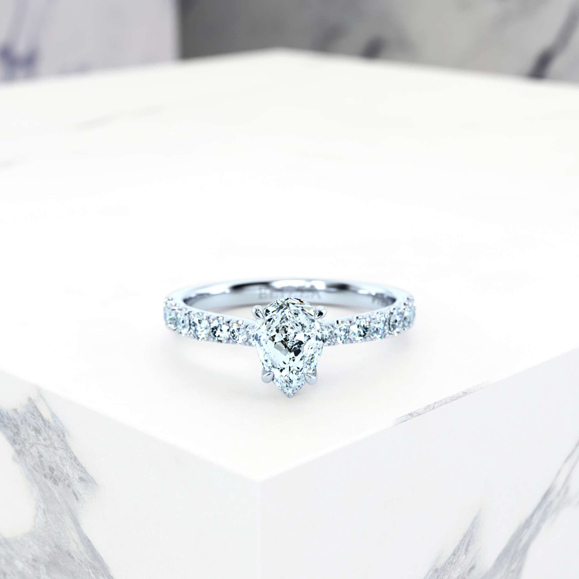 Verlobungsring Edana Pear | GIA Certified | Natürlicher Diamant | Pear | Platin | 0.30ct SI1 H | 1