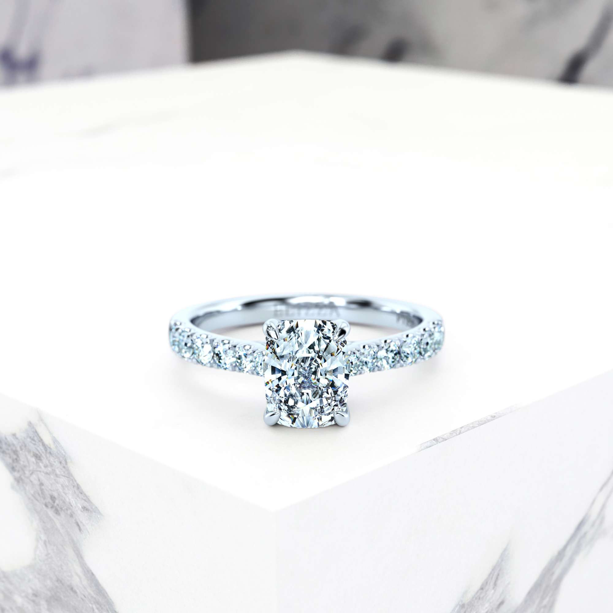 Verlobungsring Edana Rectangle Cushion | GIA Certified | Natürlicher Diamant | Rectangle cushion | Platin | 0.30ct SI1 H | 2