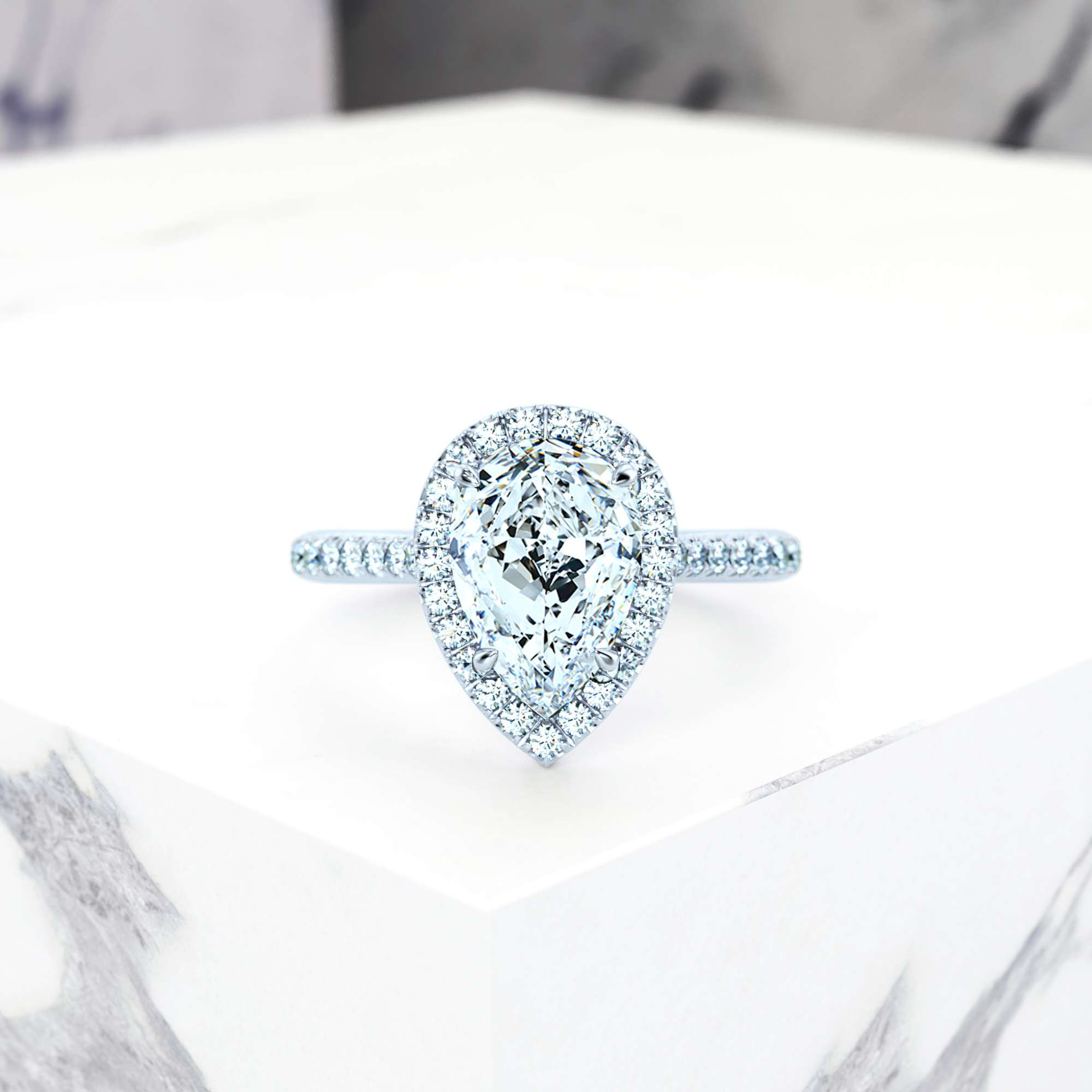 Bague de fiançailles Elena Pear | GIA Certified | Diamant naturel | Poire | Platine | 0.30ct SI1 H | 2