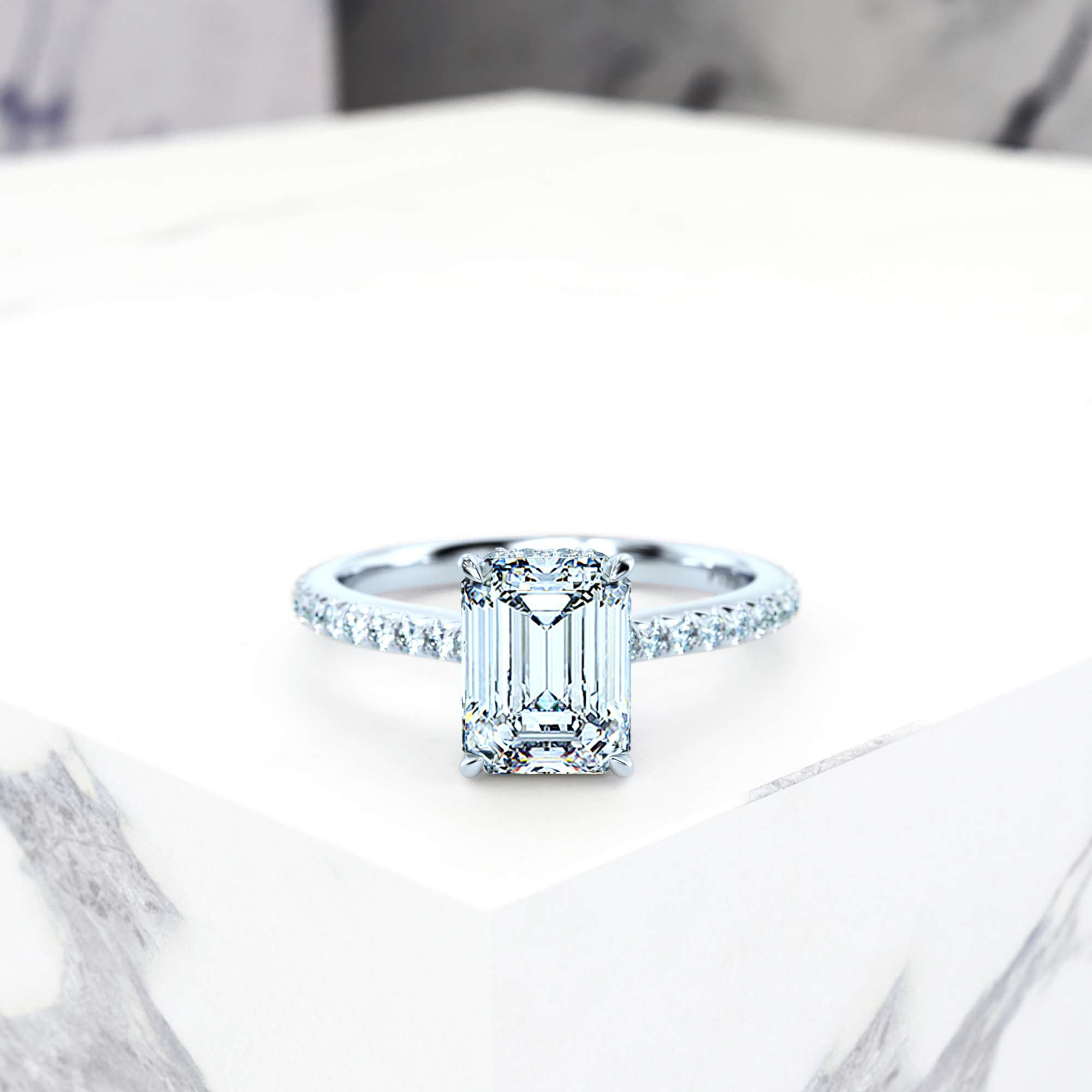Engagement ring Elizabet Emerald | GIA Certified | Natural diamond | Emerald | Platinum | 0.30ct SI1 H | 2