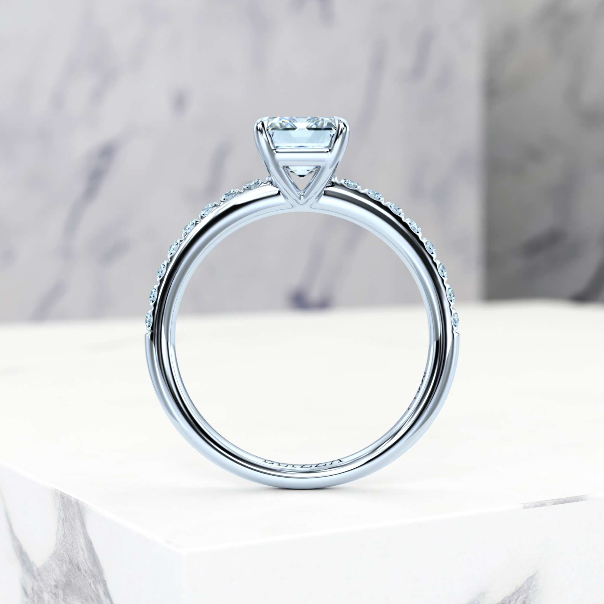 Engagement ring Evelyn Emerald | GIA Certified | Natural diamond | Emerald | Platinum | 0.30ct SI1 H | 5