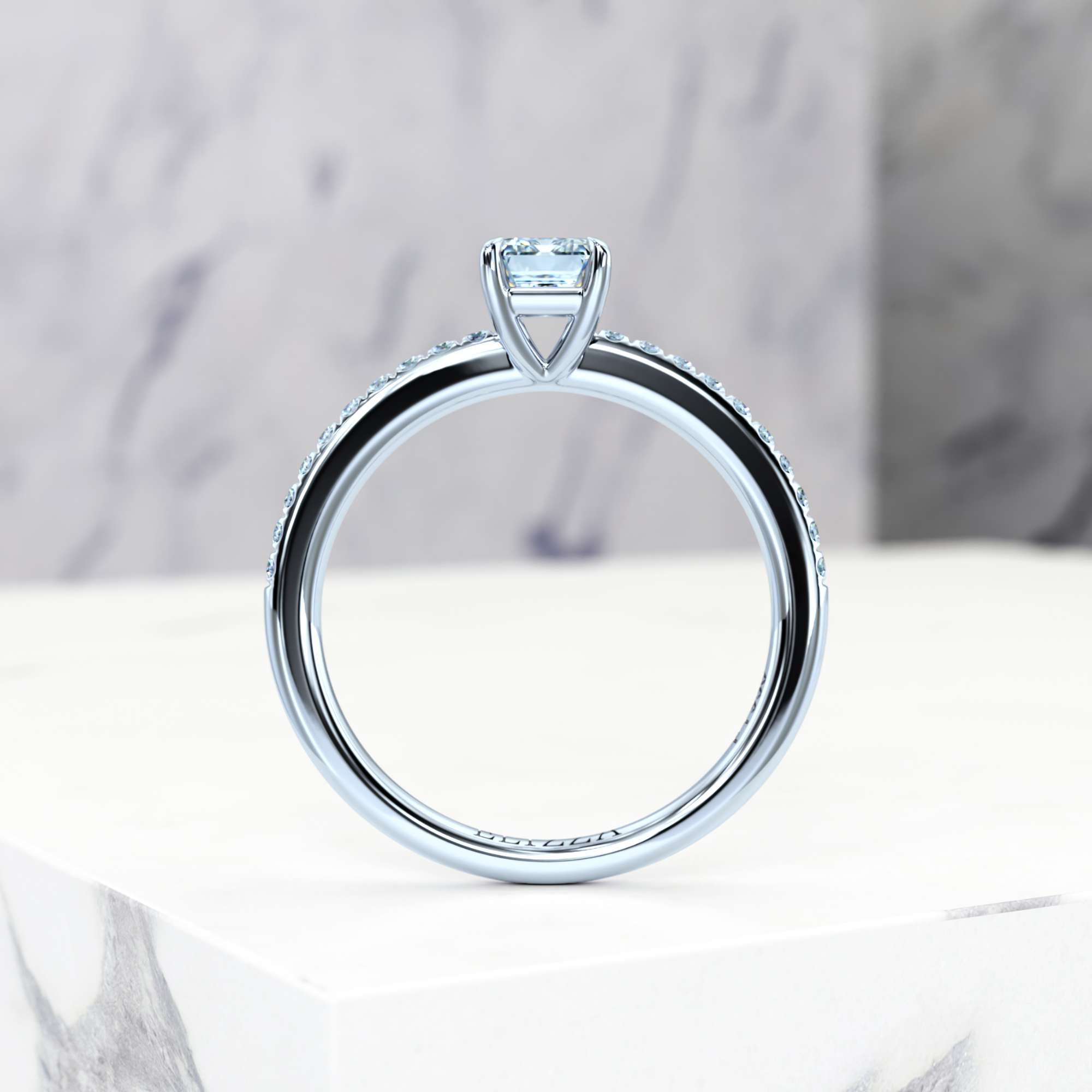 Engagement ring Evelyn Emerald | GIA Certified | Natural diamond | Emerald | Platinum | 0.30ct SI1 H | 4
