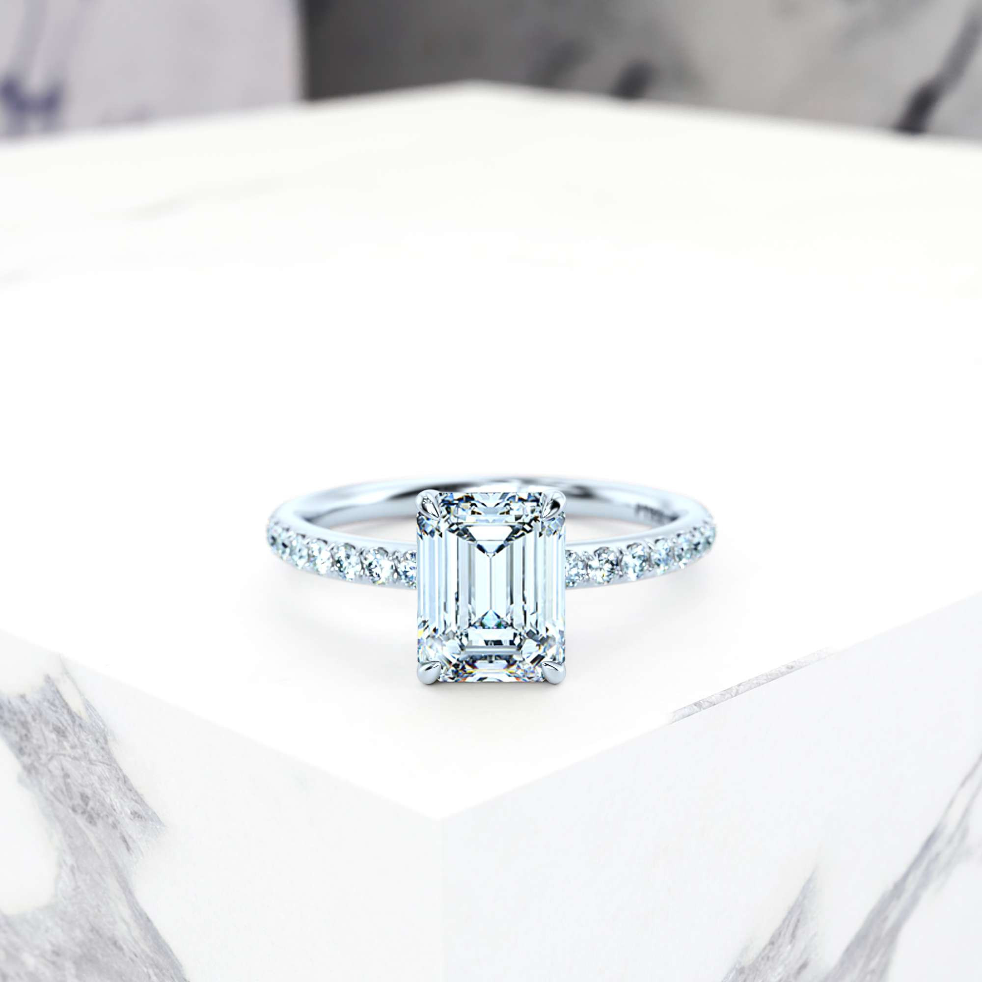Engagement ring Evelyn Emerald | GIA Certified | Natural diamond | Emerald | Platinum | 0.30ct SI1 H | 2