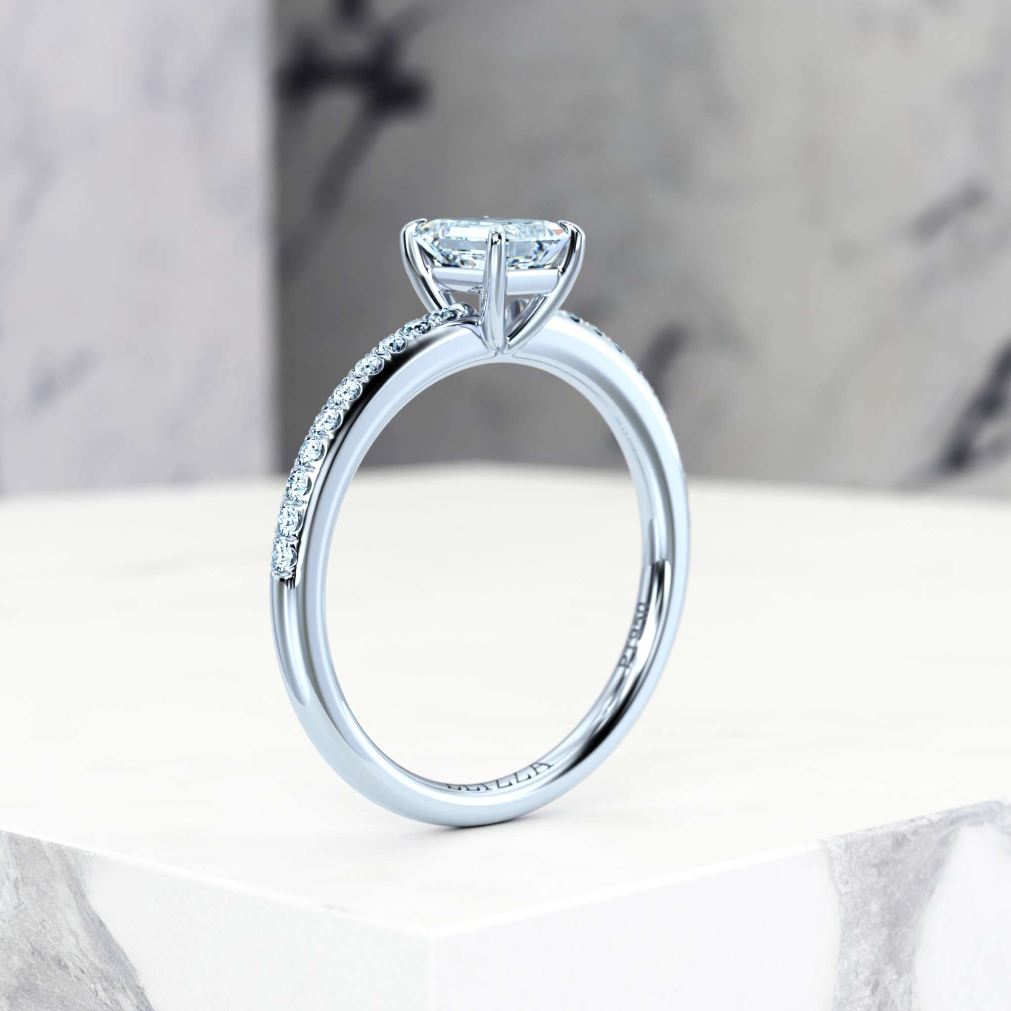 Engagement ring Evelyn Emerald | GIA Certified | Natural diamond | Emerald | Platinum | 0.30ct SI1 H | 7