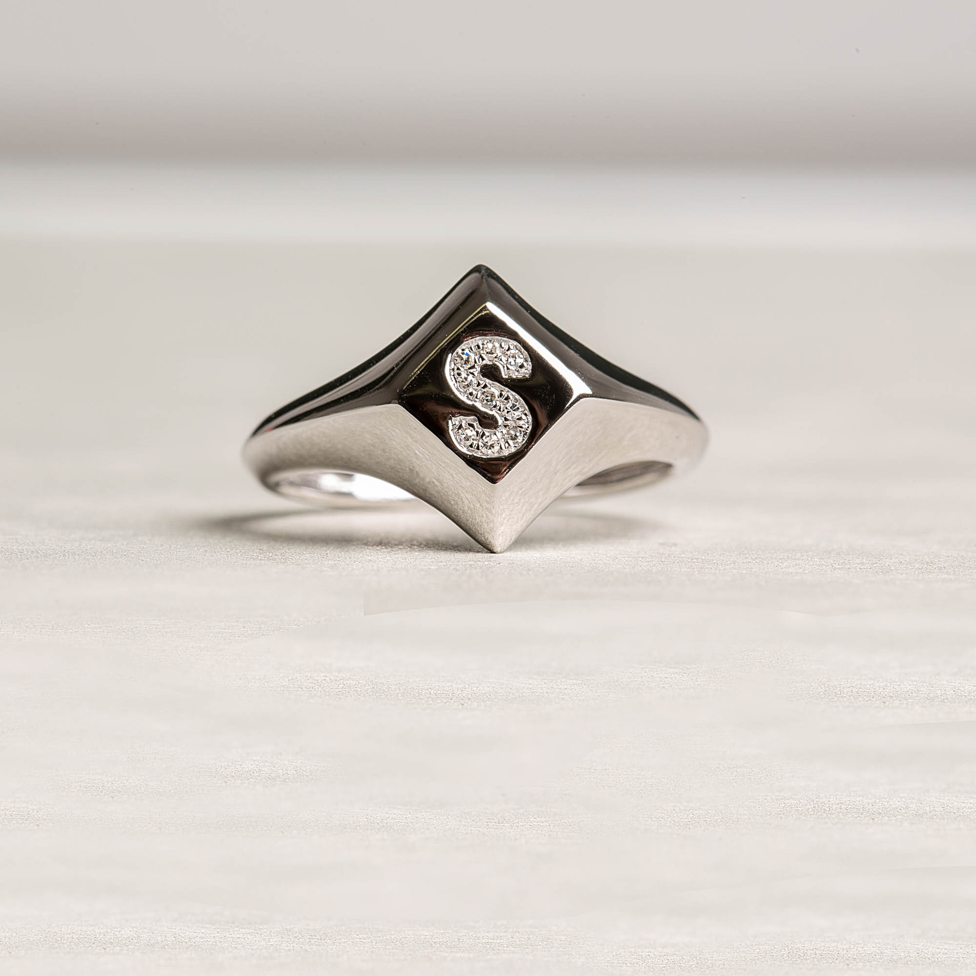 Initials diamond ring - Platinum 1