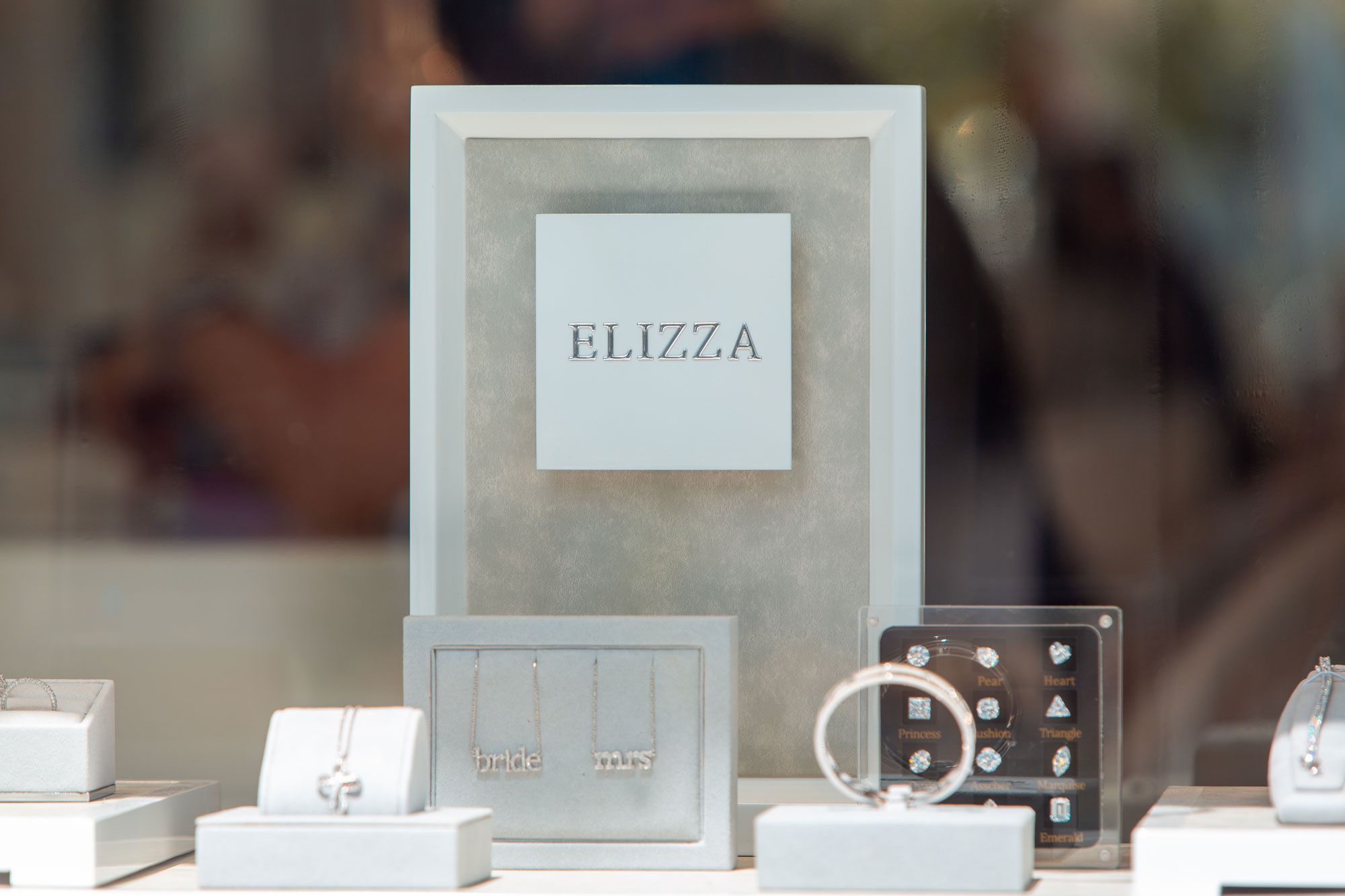 elizza_store_shop_window_zurich_diamond_fine_jewellery