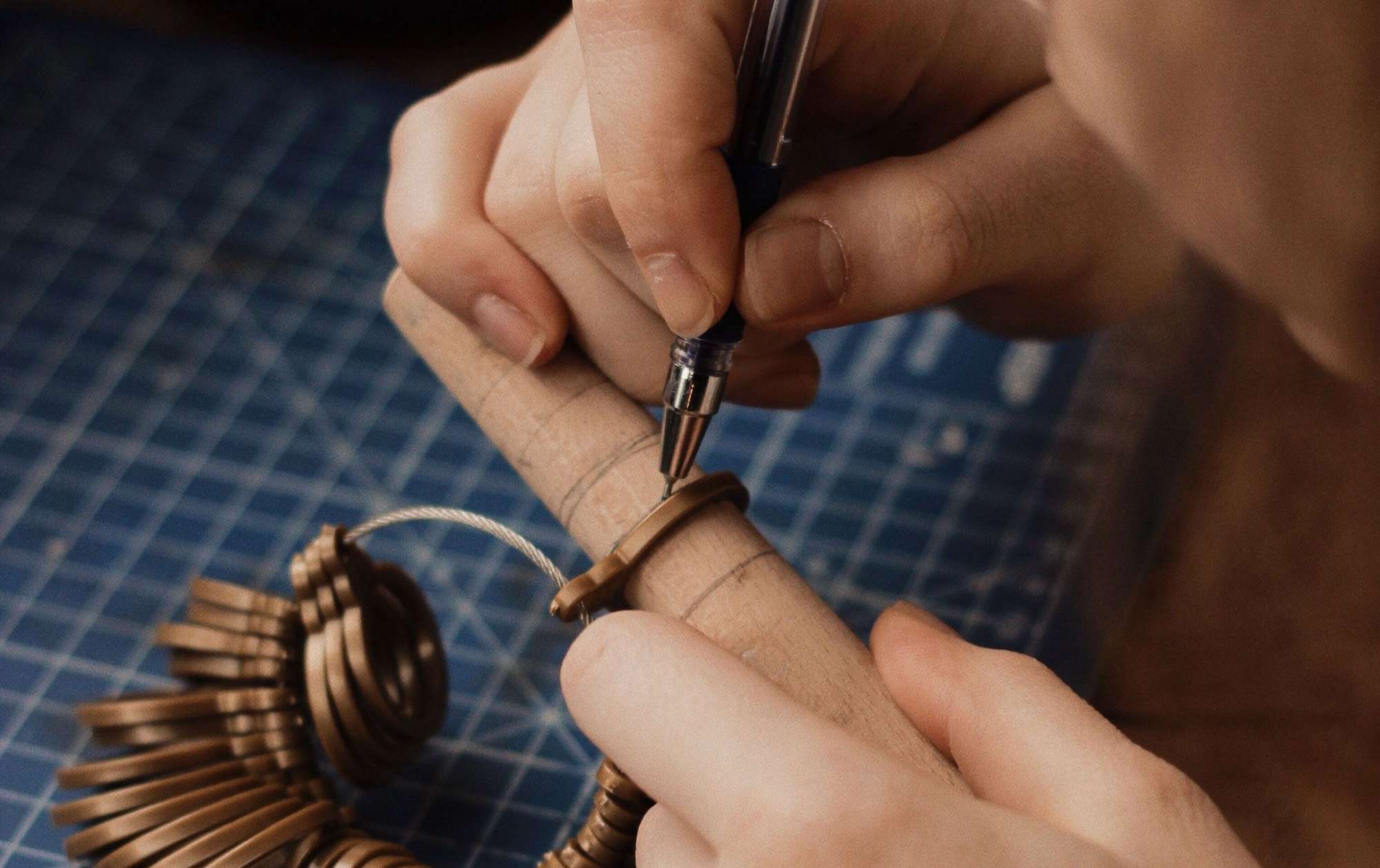 elizza_atelier_at_work_hand_made_bespoke_ring_sizing